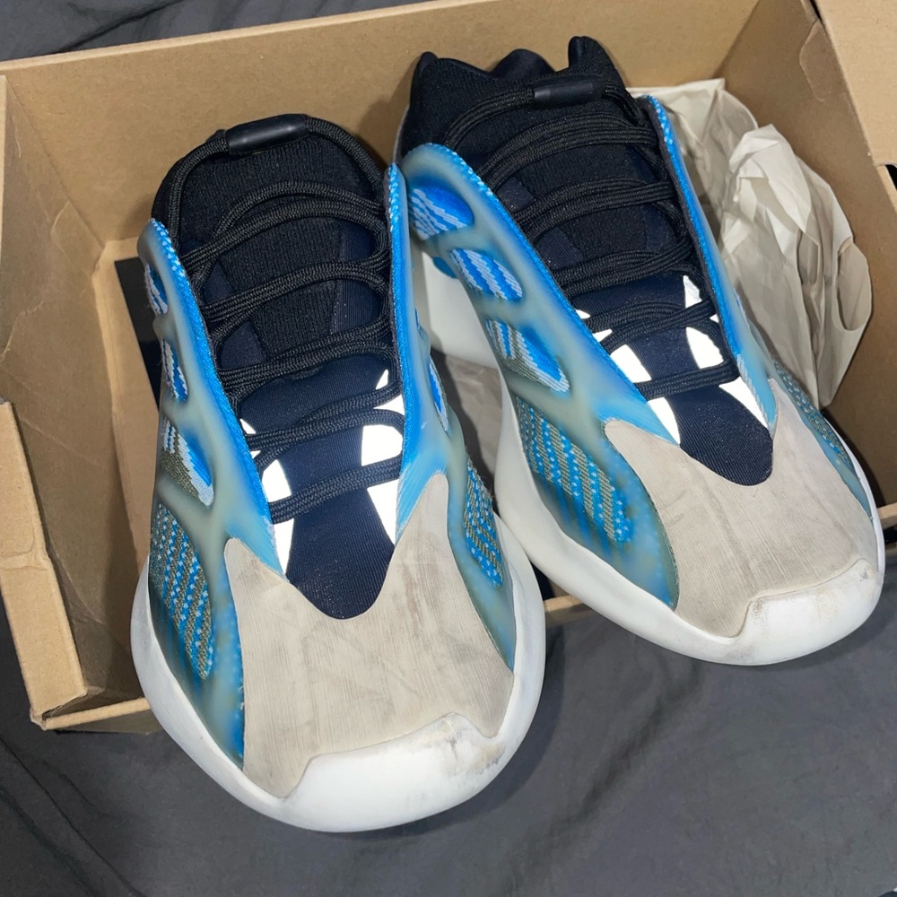 Yeezy 700 V3 Arzareth